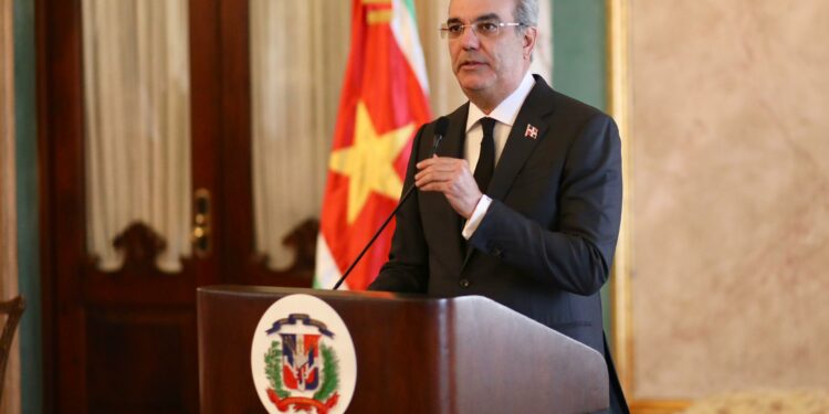 Gobierno de RD firma con Surinam cuatro convenios trascendentales