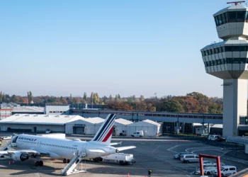 Evacúan siete aeropuertos de Francia por amenazas y objetos sospechosos