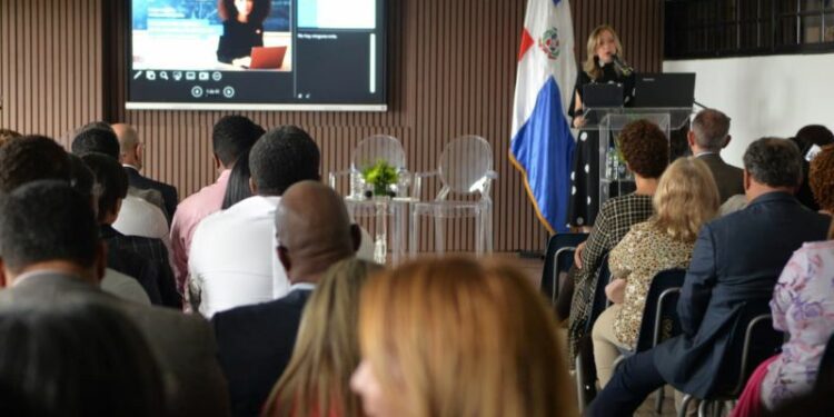 Presentan resultados sobre competencias digitales de docentes dominicanos