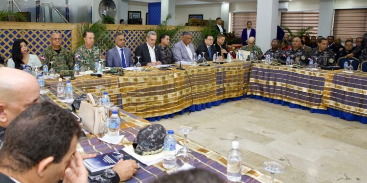 Presidente Abinader lidera la reunión para dar seguimiento al Plan de Seguridad Ciudadana