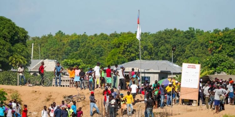 Un ex senador haitiano intentó cerrar la frontera del lado de Juana Méndez y la polícía lo impidió