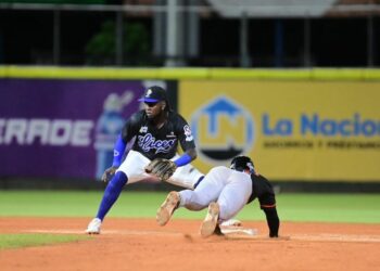 Toros apabullan al Licey  y Águilas superan a Estrellas 