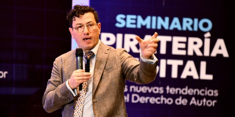 Experto brasileño advierte sobre implicaciones de la piratería digital en economías emergentes