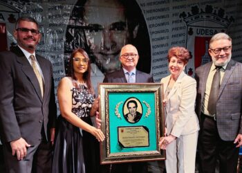 UDESA honra a Adalberto de León con el Premio Hanns Hieronimus