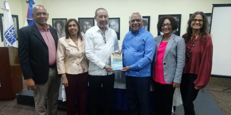 Situación de la educación pública en RD es presentada en libro.