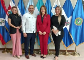 Presidenta PARLACEN se reúne con Secretario General del SICA