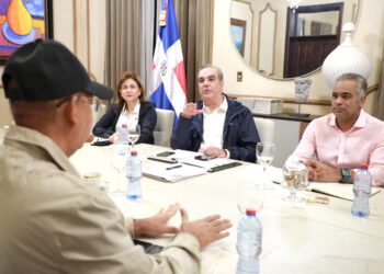 Abinader dará seguimiento hoy a situación del país ante el paso disturbio tropical