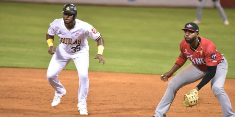 Estrellas vencen al Licey; Leones dominan a las Águilas