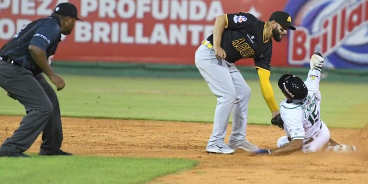 Estrellas vencen a las Águilas y Toros superan al Licey