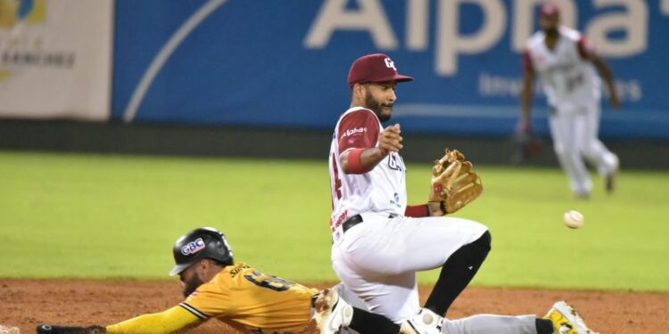 Carlos Peguero fleta cuadrangular para decidir victoria de Gigantes sobre las Águilas