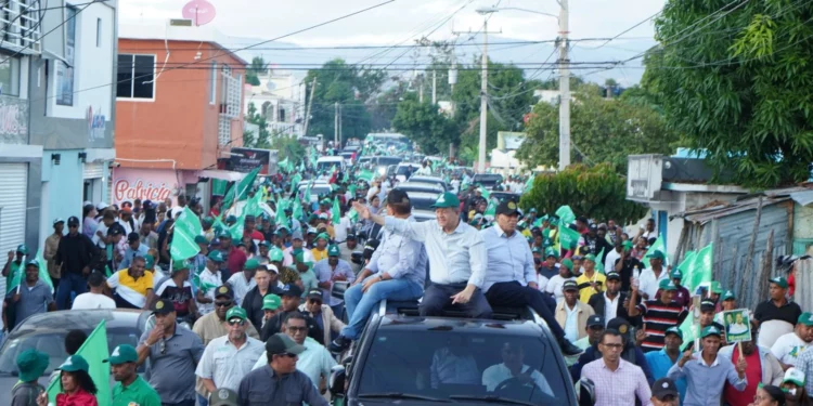 Leonel encabeza caravana en San Juan de la Maguana