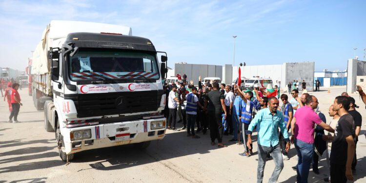 Egipto recibe a heridos de Gaza y a portadores de pasaporte extranjero