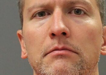 Apuñalado en prisión el expolicía condenado por el asesinato de George Floyd