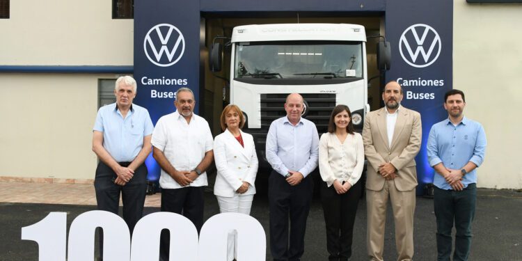 Volkswagen reconoce a Avelino Abreu, SAS por la importación del camión No 1,000