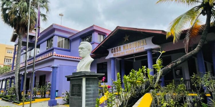 PLD expulsa a dos importantes dirigentes por alta traición