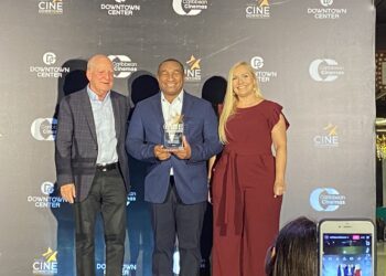 Cinco Estrellas en el Paseo del Cine Dominicano Downtown