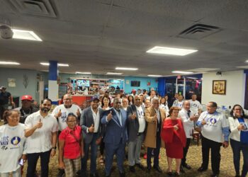 Tony Peña juramenta en el PRM a decenas de peledeístas de la diáspora