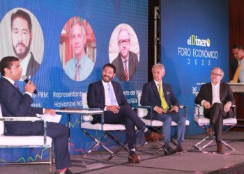 Resaltan conexión entre política y economía de RD en el foro "El Dinero"