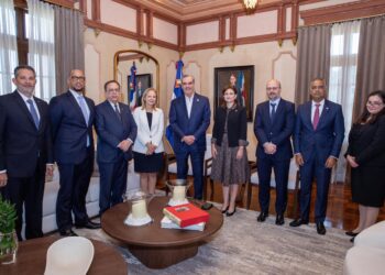 Abinader encabeza almuerzo estratégico con funcionario del FMI y altos cargos nacionales