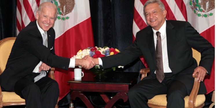 López Obrador promete a Biden a seguir combatiendo el tráfico de fentanilo