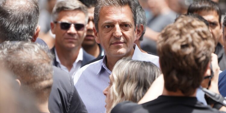 Argentina: Massa y Milei votan confiados en la victoria