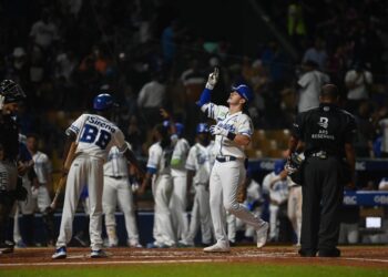 Tigres del Licey rugen con victoria 11-6 sobre Estrellas Orientales en duelo de poder