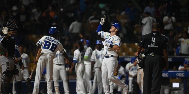 Tigres del Licey rugen con victoria 11-6 sobre Estrellas Orientales en duelo de poder