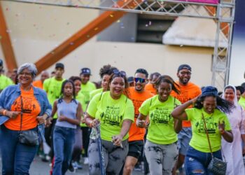 Gildan Glow Run 2023 ilumina San Pedro de Macorís con solidaridad y deporte