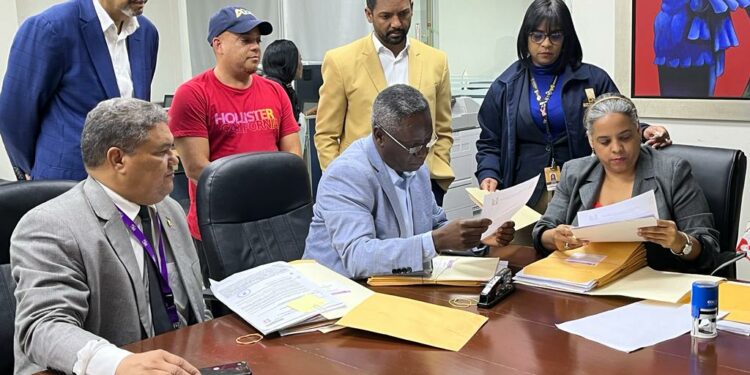 PLD inscribe a Domingo Contreras y Janet Camilo para alcaldía y vcealcaldía del Distrito Nacional