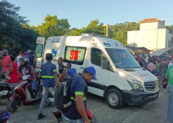 Defensa Civil y equipos de Emergencia actúan en grave accidente en Haina