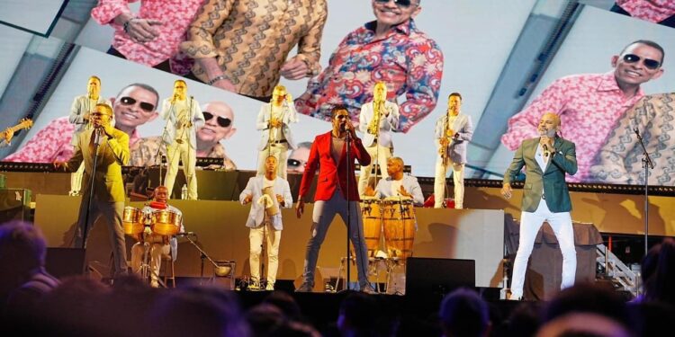 ECUADOR: Los Hermanos Rosario electrizan Manta en su centenario