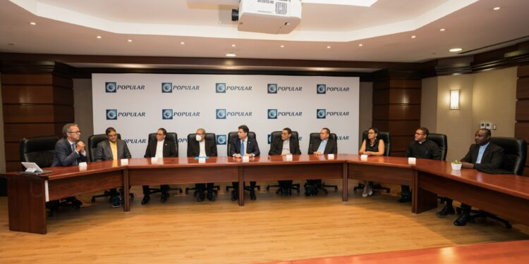 Popular entrega ayudas para comunidades y familias afectadas por disturbio tropical