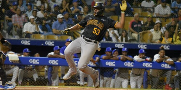 Águilas rompen racha negativa con emocionante triunfo sobre el Licey