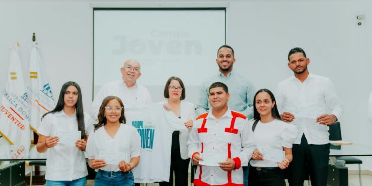 Comienza entrega de RD$100 millones a tasa 0% a jóvenes del campo dominicano