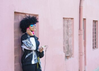 El boom global de la música urbana latina expande al español y la industria musical