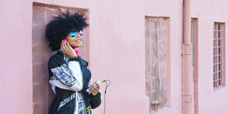 El boom global de la música urbana latina expande al español y la industria musical