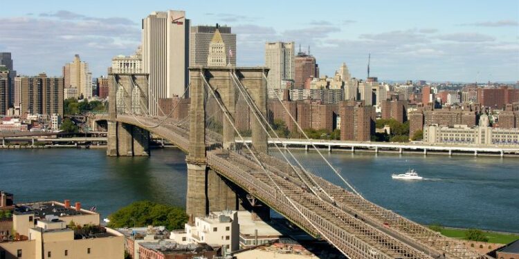 Manifestantes cortan el Puente de Manhattan para pedir un alto el fuego permanente en Gaza