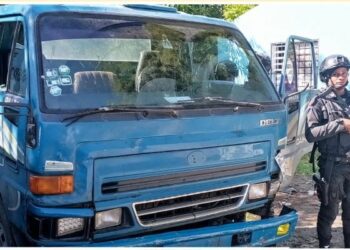 Operativo Policial: Tres detenidos y recuperan camión y motocicletas en Barahona