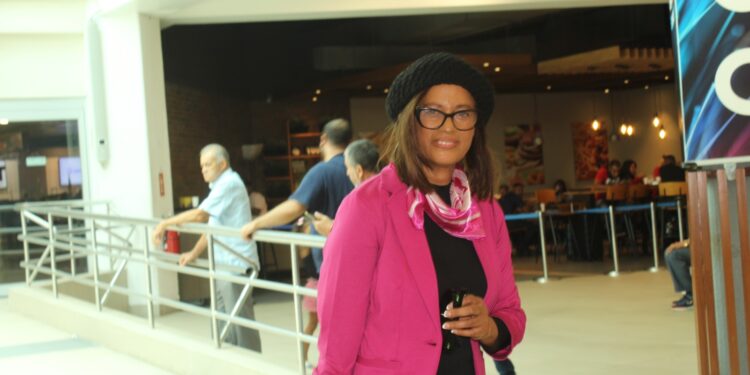 Profesora llega al país para presentar su libro  “Stay Home” “QUEDATE EN CASA”