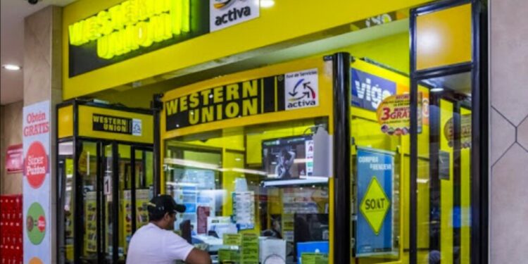 Las remesas hacia América Latina y el Caribe con récord de 155 000 millones de dólares