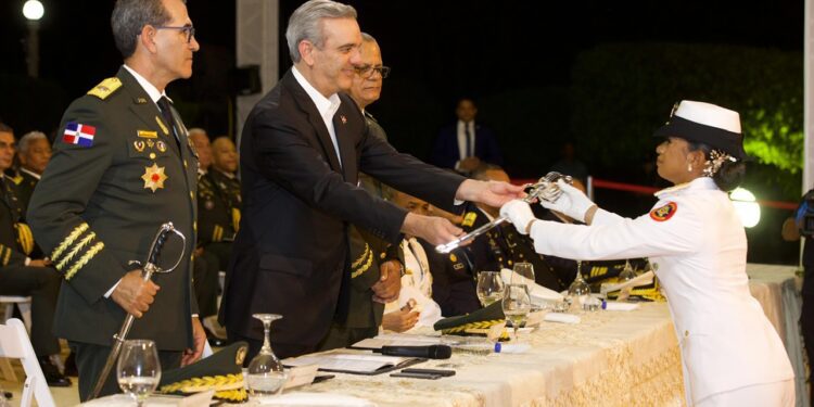 Abinader preside graduación de la LXII promoción de cadetes de la Academia Militar