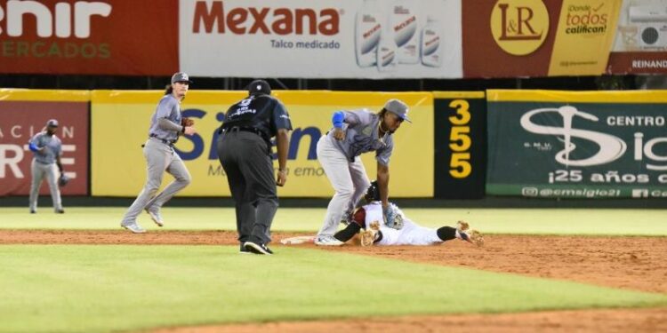 Licey cae ante Gigantes; Leones frenan racha de Estrellas