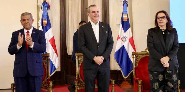 Presidente Abinader exhorta a la excelencia en la Administración Pública