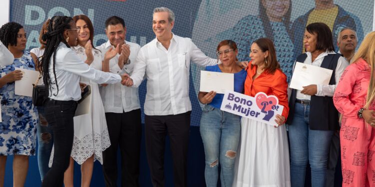 Presidente Abinader inaugura dos nuevas escuelas en Los Alcarrizos