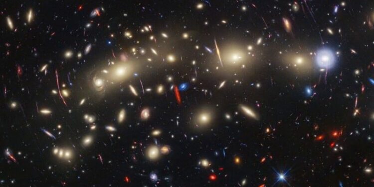 Los telescopios espaciales Webb y Hubble revelan una vista asombrosa del universo