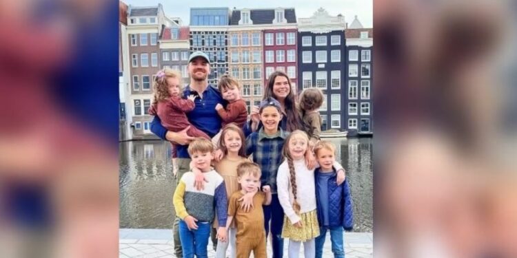 Descubre cómo esta pareja pasó de 0 a 9 hijos en tan solo tres años