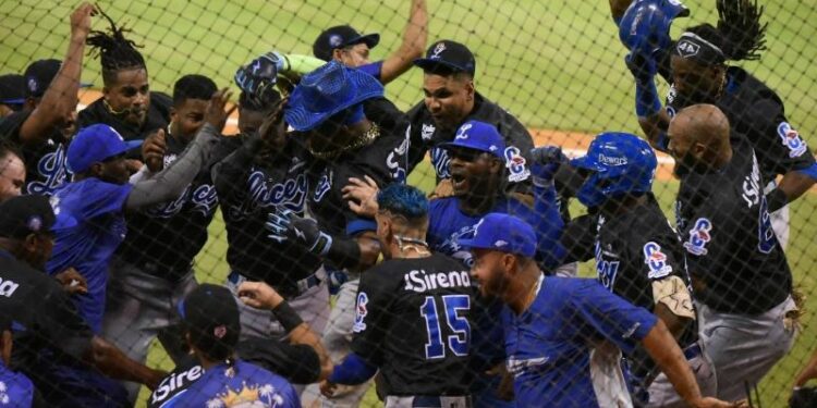 Águilas y Tigres libran gran batalla ganada por los azules