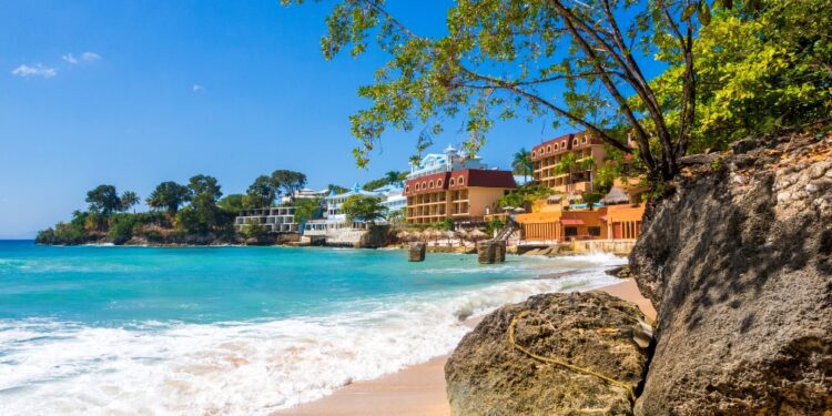 Alcalde de Sosúa defiende el comercio sexual desatando controversia