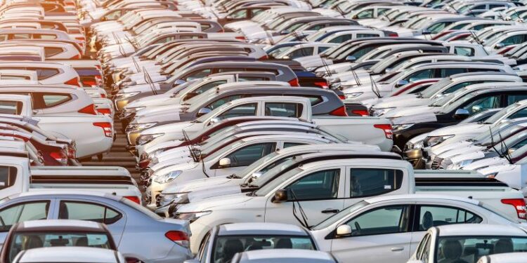 Importadores de vehículos usados enfrenta a concesionarios del sector 