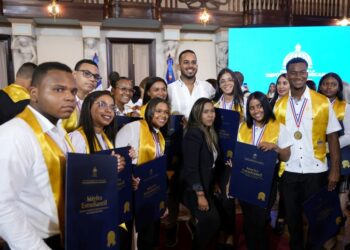 Ministerio de la Juventud anuncia entrega de becas a 150 estudiantes destacados